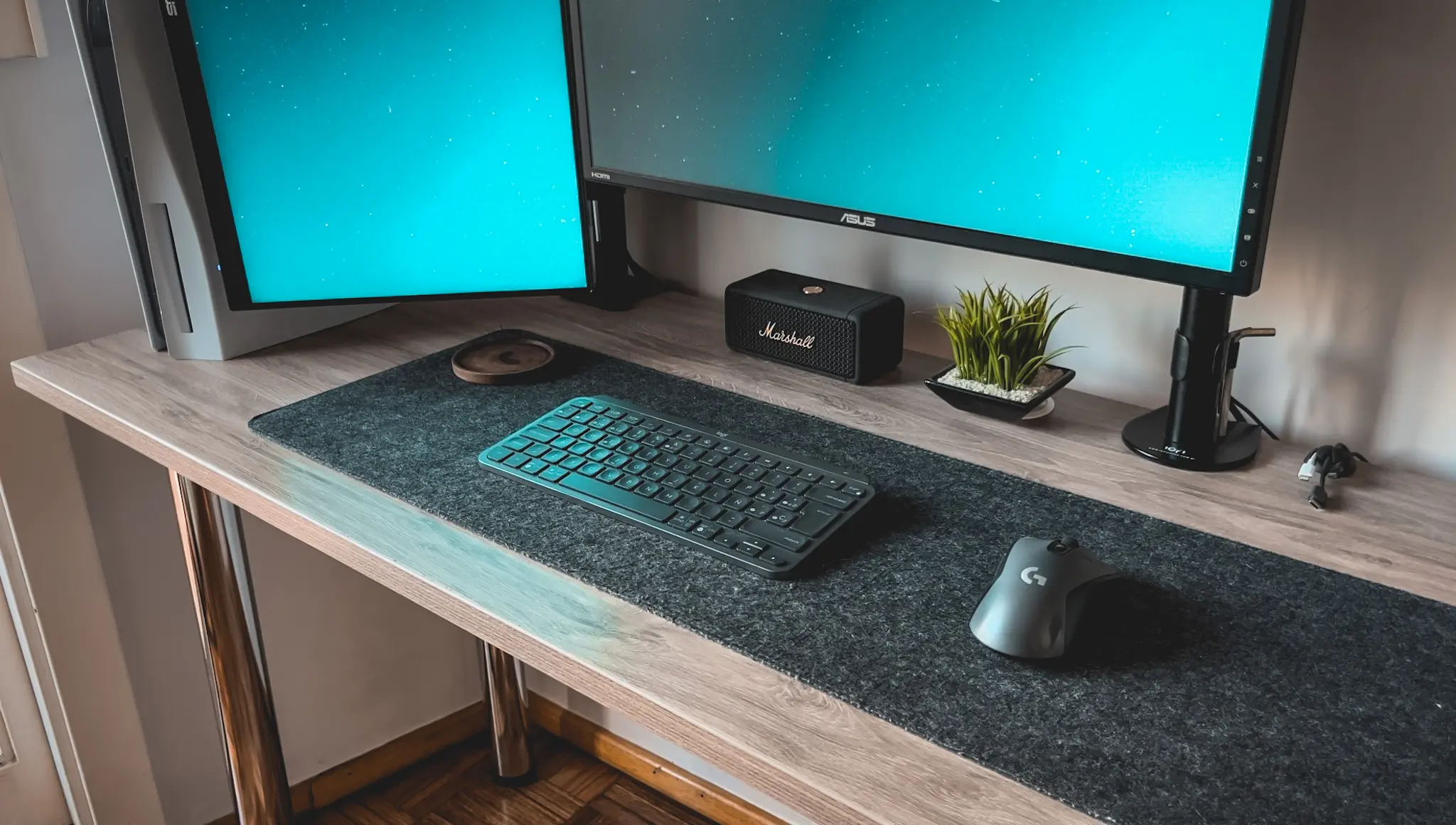 Desk setup picture